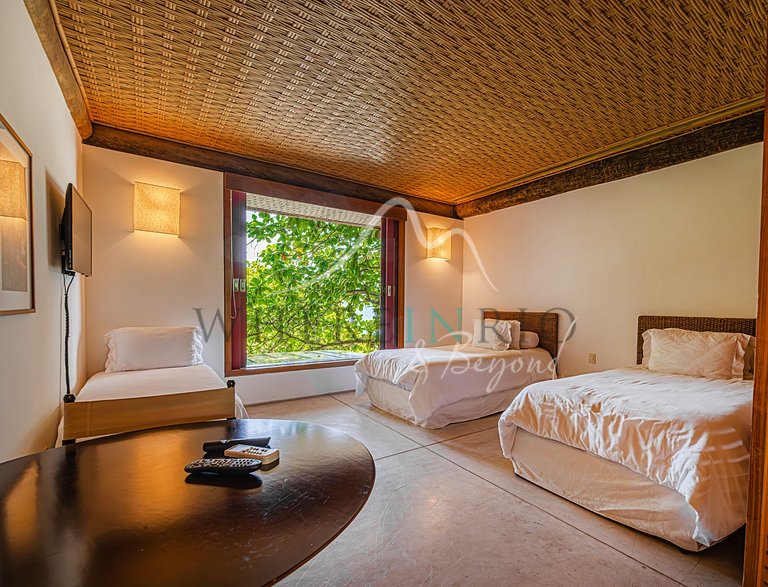Beachfront House for Vacation Rental in Angra