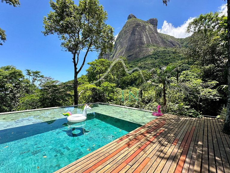 Luxury Home Surrounded by Nature in São Conrado