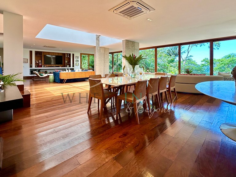 Luxury Home Surrounded by Nature in São Conrado
