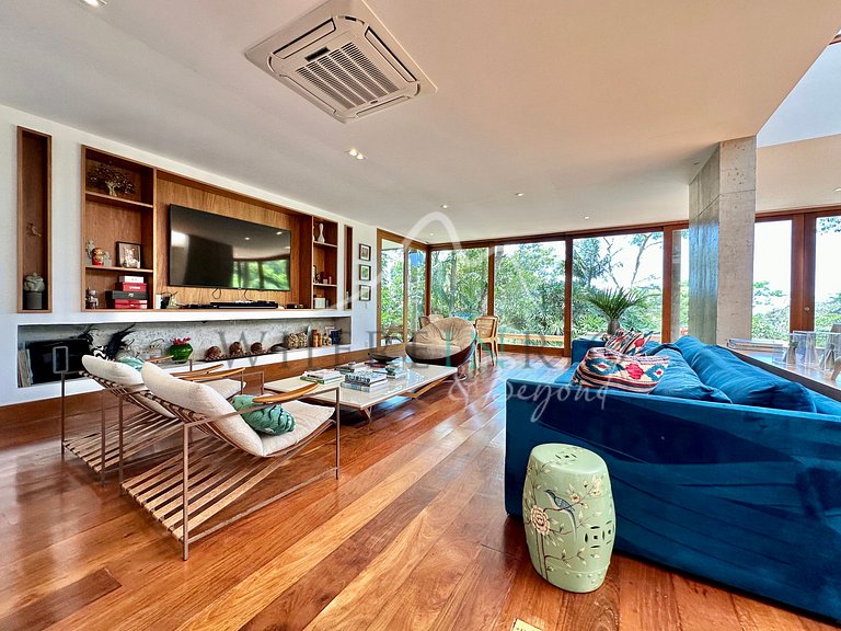 Luxury Home Surrounded by Nature in São Conrado