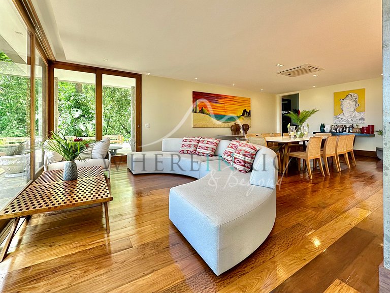Luxury Home Surrounded by Nature in São Conrado