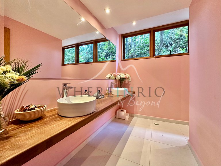 Luxury Home Surrounded by Nature in São Conrado