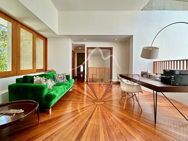 Luxury Home Surrounded by Nature in São Conrado
