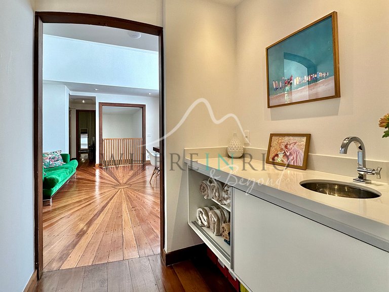Luxury Home Surrounded by Nature in São Conrado