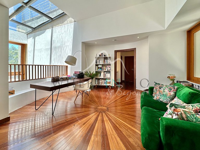 Luxury Home Surrounded by Nature in São Conrado