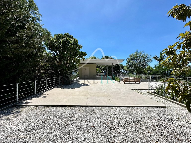 Luxury Home Surrounded by Nature in São Conrado