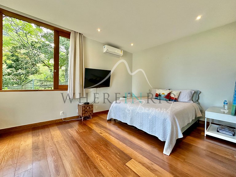 Luxury Home Surrounded by Nature in São Conrado