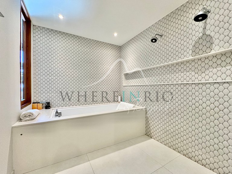 Luxury Home Surrounded by Nature in São Conrado
