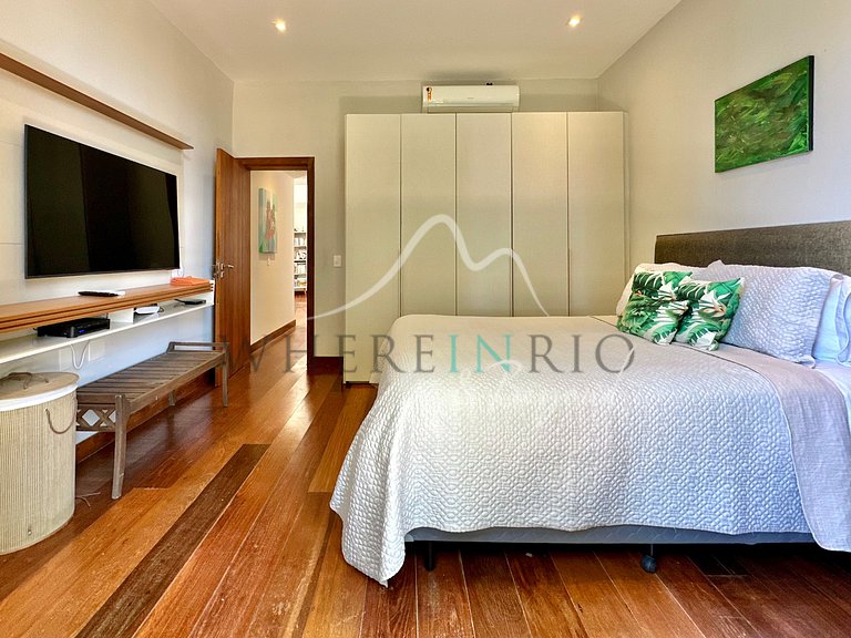 Luxury Home Surrounded by Nature in São Conrado