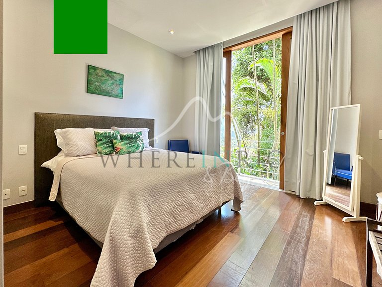 Luxury Home Surrounded by Nature in São Conrado