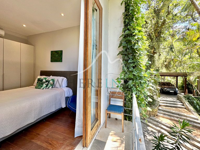Luxury Home Surrounded by Nature in São Conrado