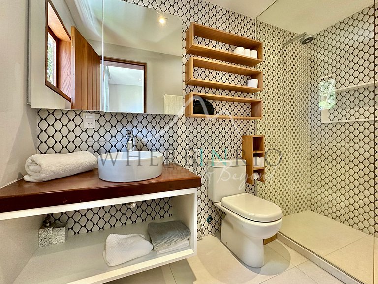 Luxury Home Surrounded by Nature in São Conrado