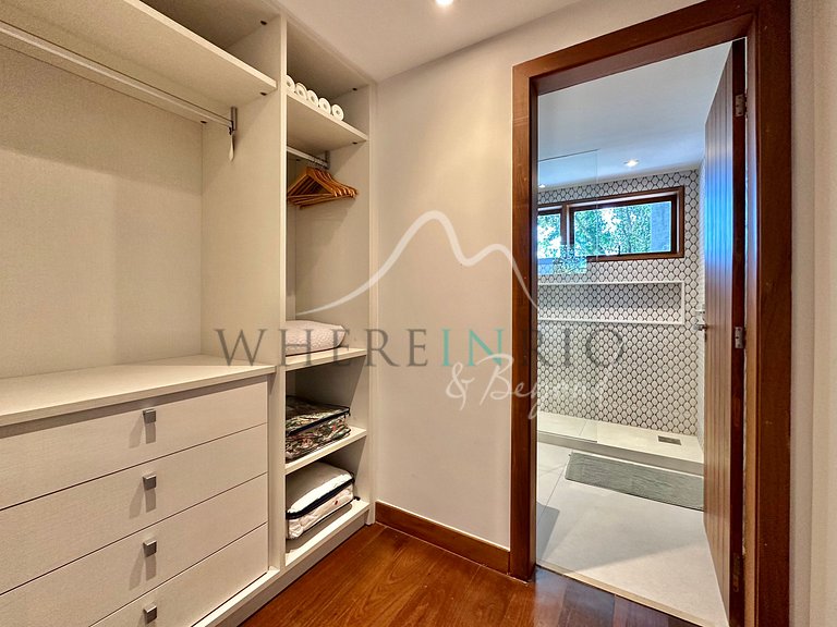Luxury Home Surrounded by Nature in São Conrado