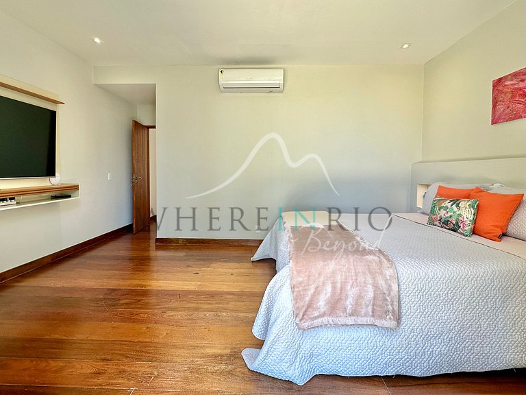 Luxury Home Surrounded by Nature in São Conrado
