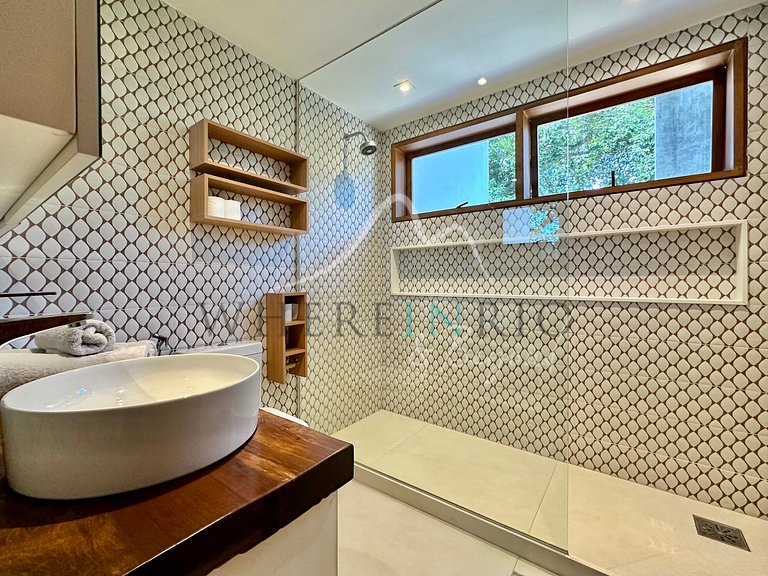Luxury Home Surrounded by Nature in São Conrado