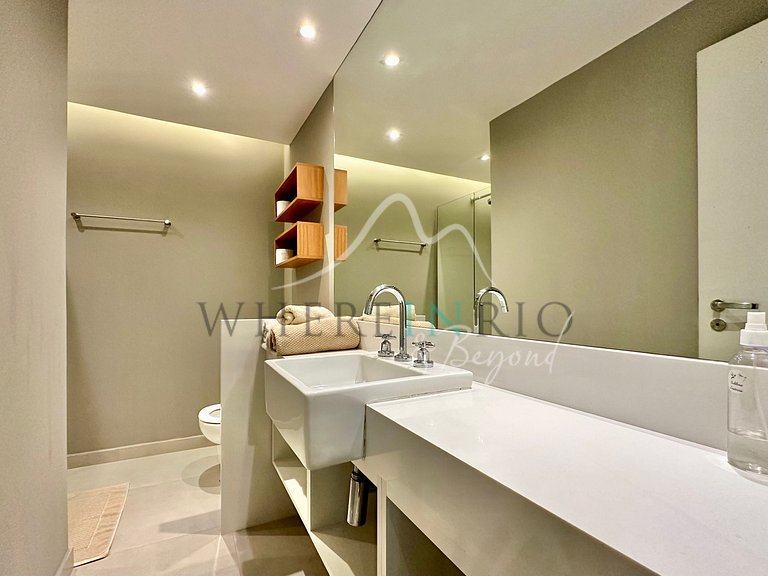 Luxury Home Surrounded by Nature in São Conrado