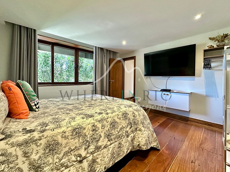 Luxury Home Surrounded by Nature in São Conrado