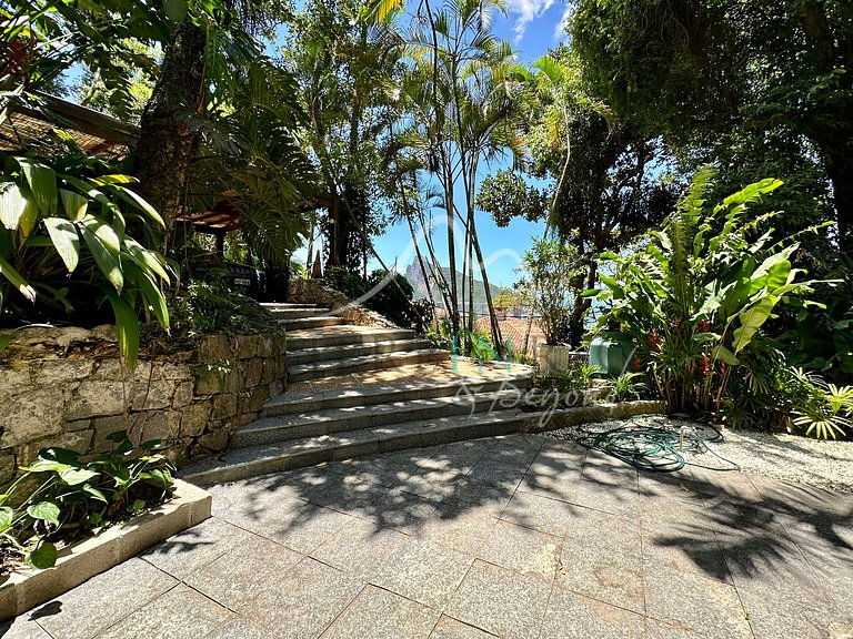 Luxury Home Surrounded by Nature in São Conrado