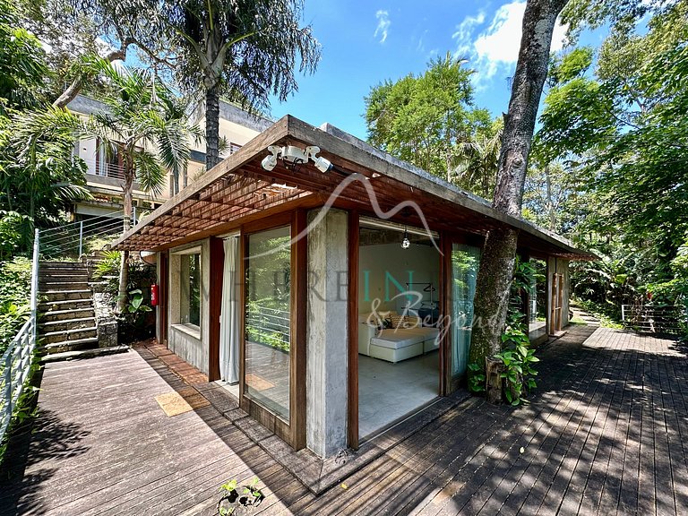 Luxury Home Surrounded by Nature in São Conrado
