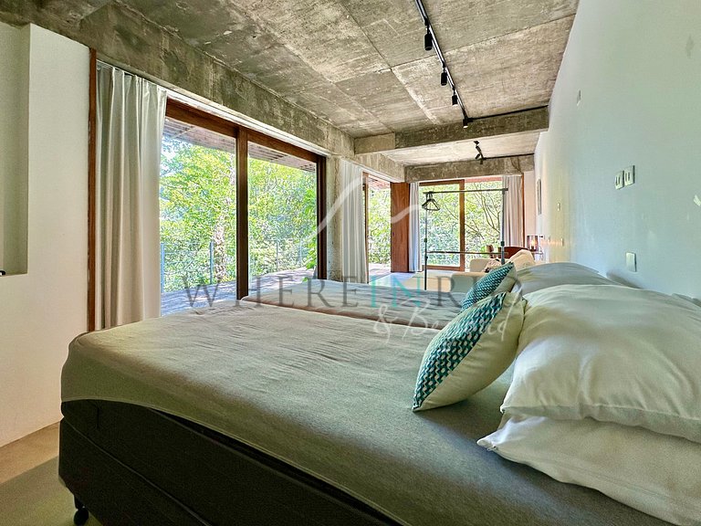 Luxury Home Surrounded by Nature in São Conrado