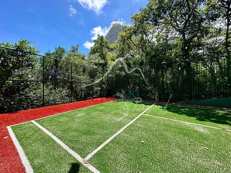 Luxury Home Surrounded by Nature in São Conrado
