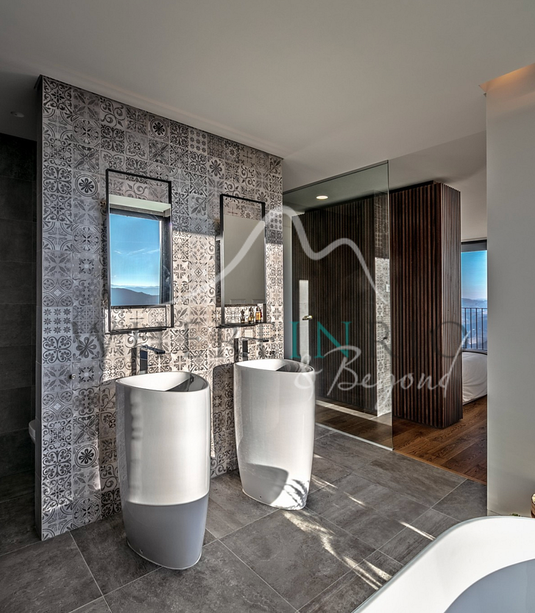 Villa with Stunning Views of the Douro Valley