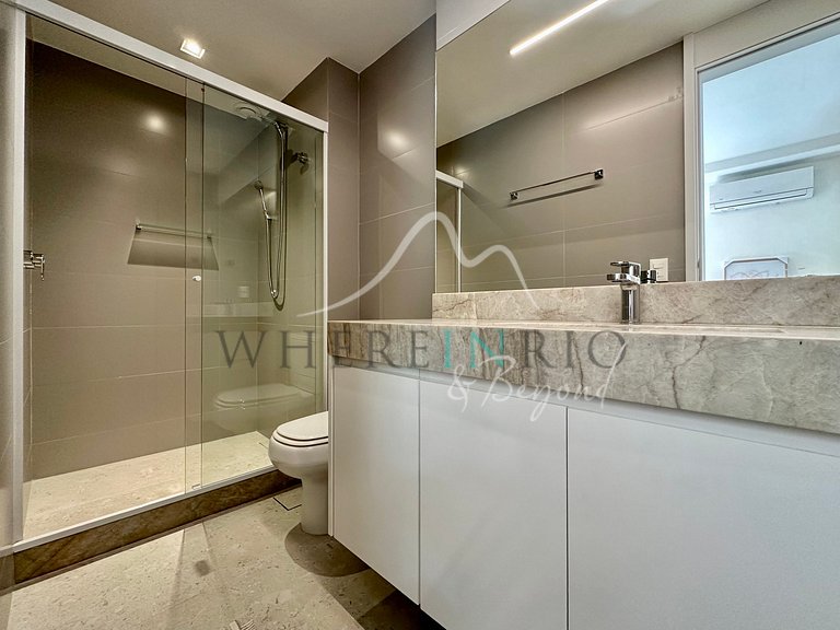 Apartamento moderno con balcón en Leblon