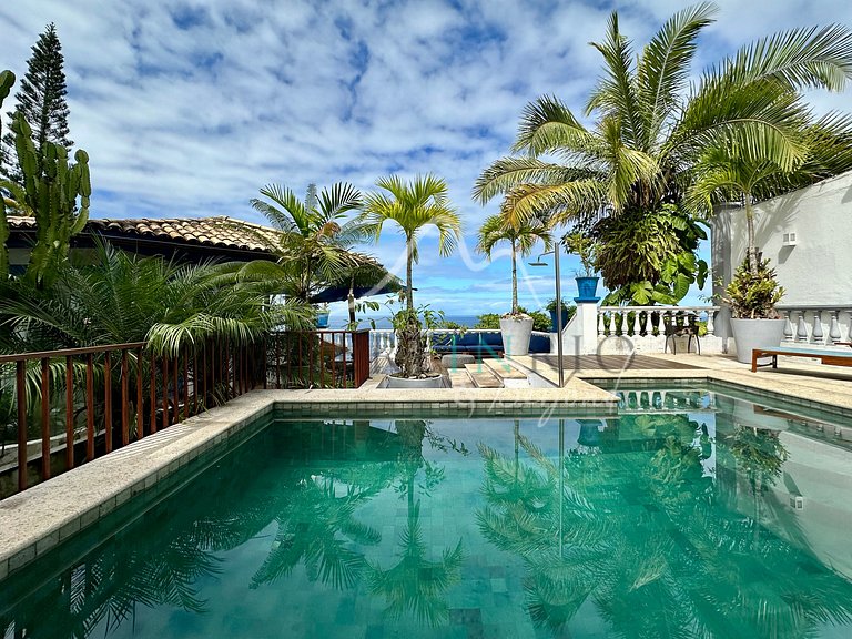 Luxury Home with Ocean View in São Conrado