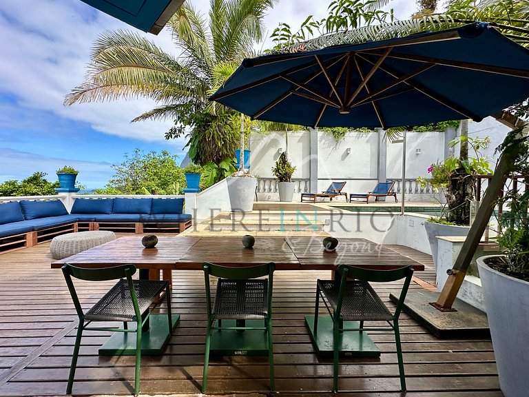 Luxury Home with Ocean View in São Conrado