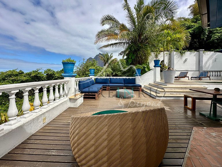 Luxury Home with Ocean View in São Conrado