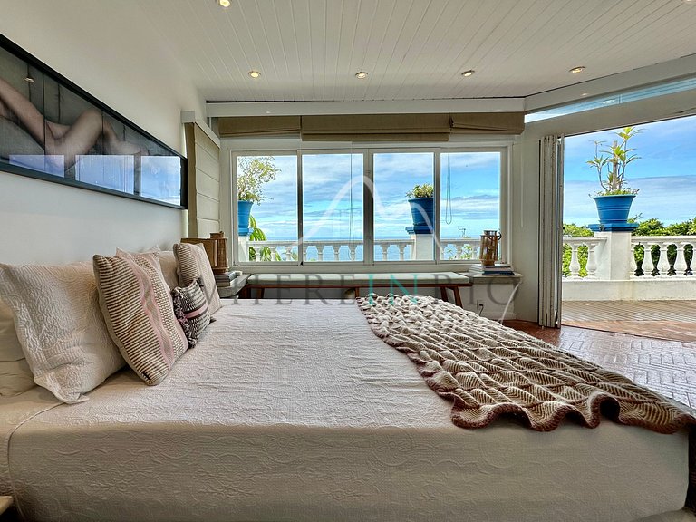 Luxury Home with Ocean View in São Conrado