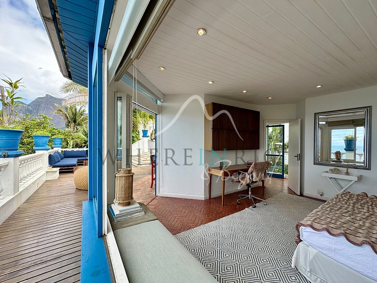 Luxury Home with Ocean View in São Conrado