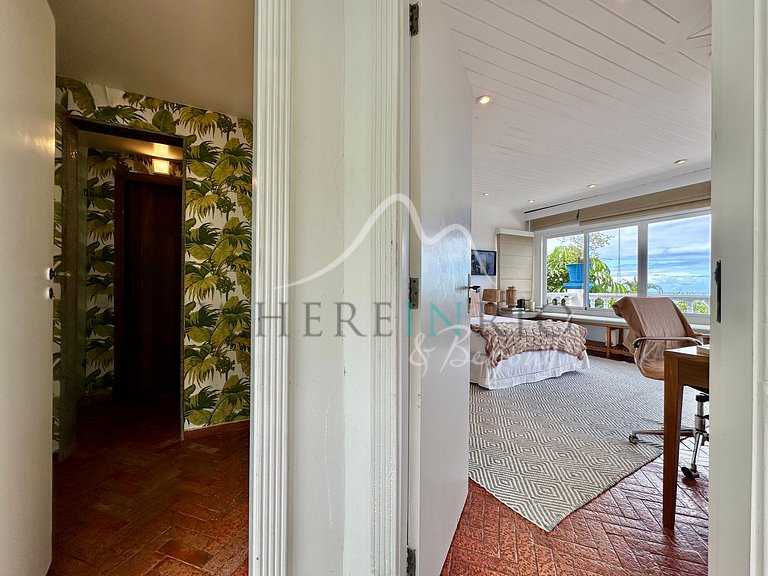 Luxury Home with Ocean View in São Conrado