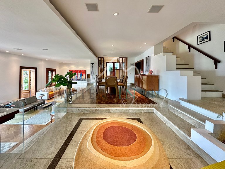 Luxury Home with Ocean View in São Conrado