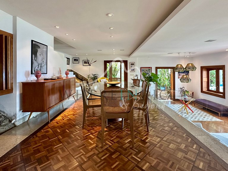 Luxury Home with Ocean View in São Conrado