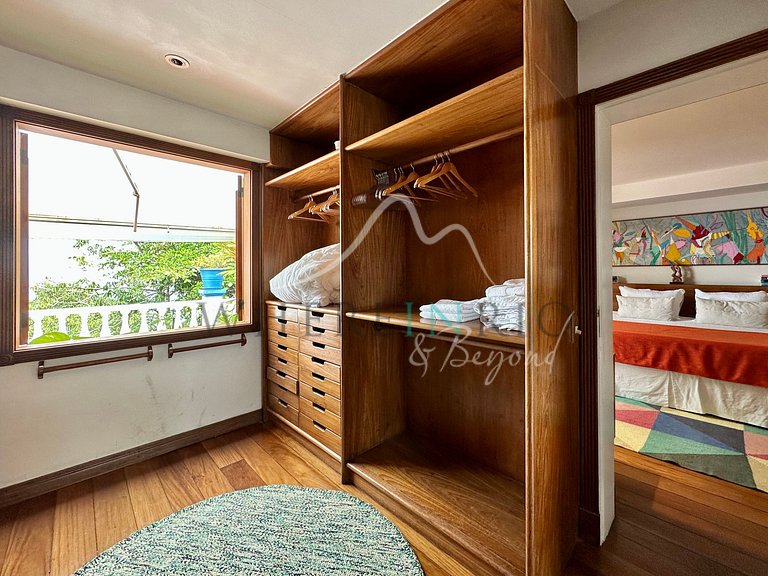 Luxury Home with Ocean View in São Conrado