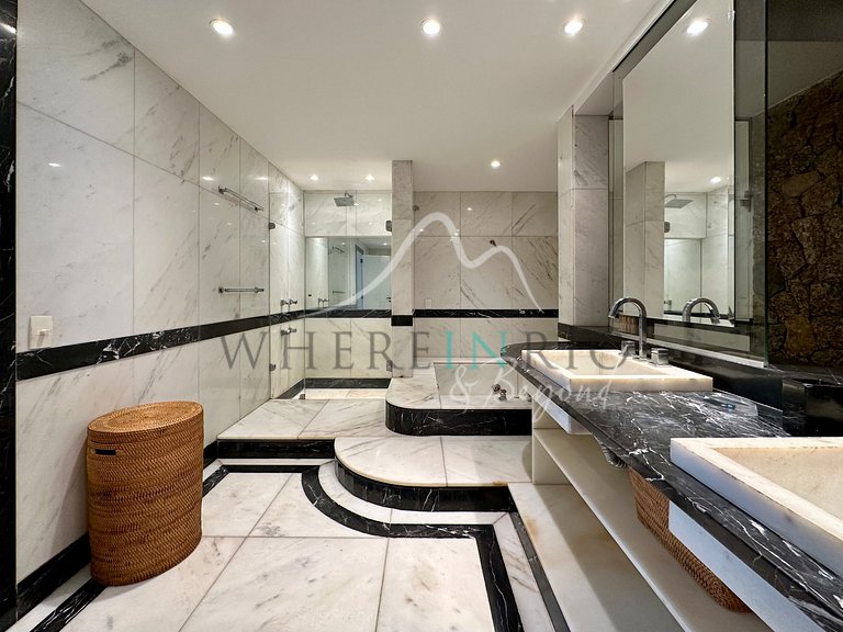 Luxury Home with Ocean View in São Conrado