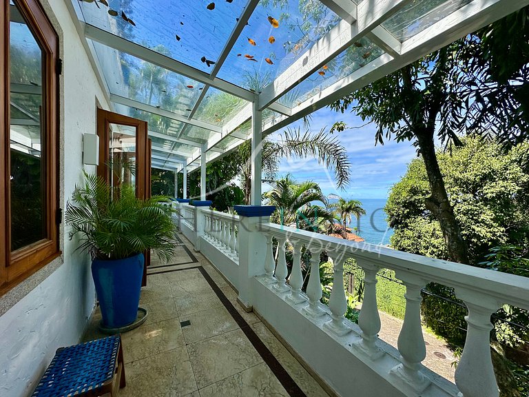 Luxury Home with Ocean View in São Conrado