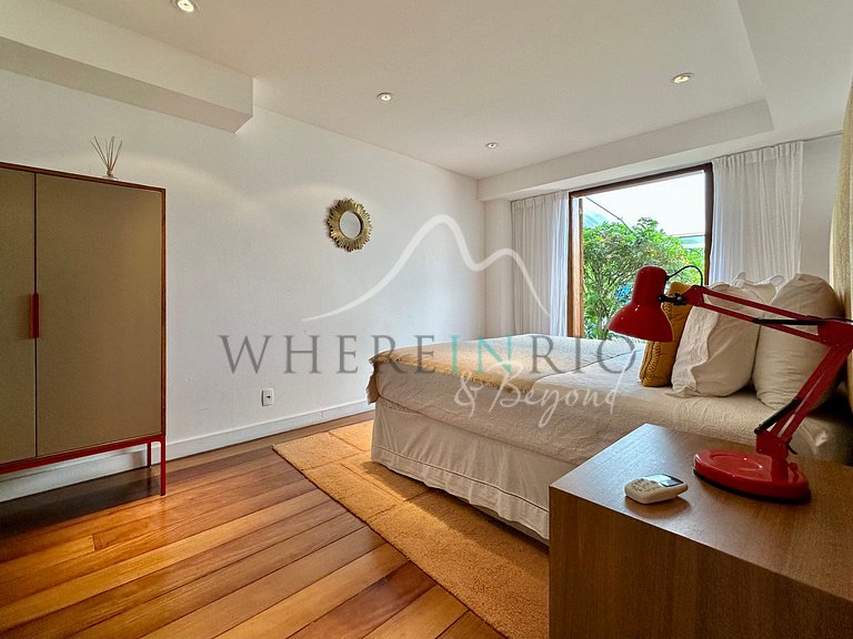 Luxury Home with Ocean View in São Conrado