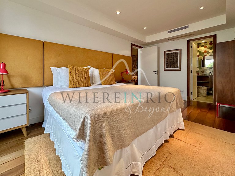 Luxury Home with Ocean View in São Conrado