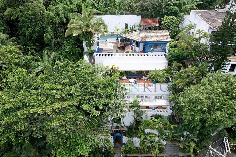 Luxury Home with Ocean View in São Conrado