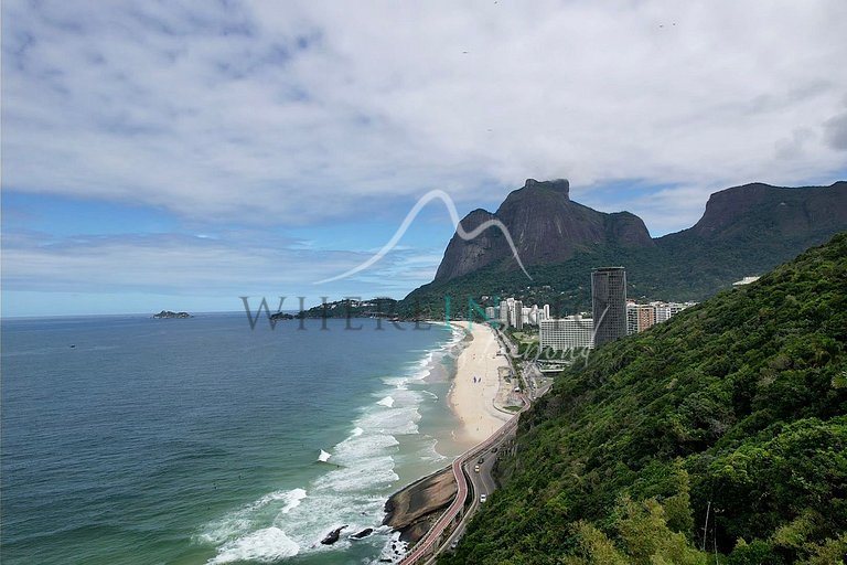 Luxury Home with Ocean View in São Conrado