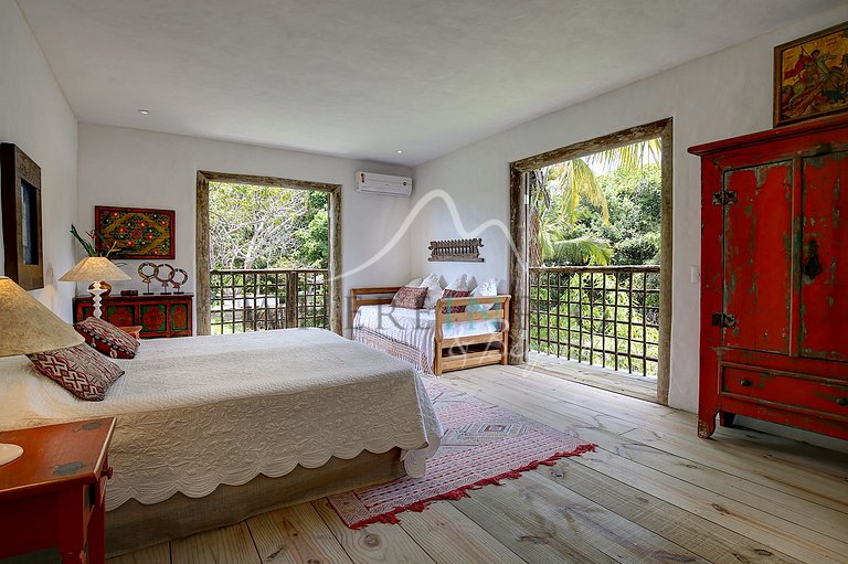 Retreat with pool and garden in Trancoso