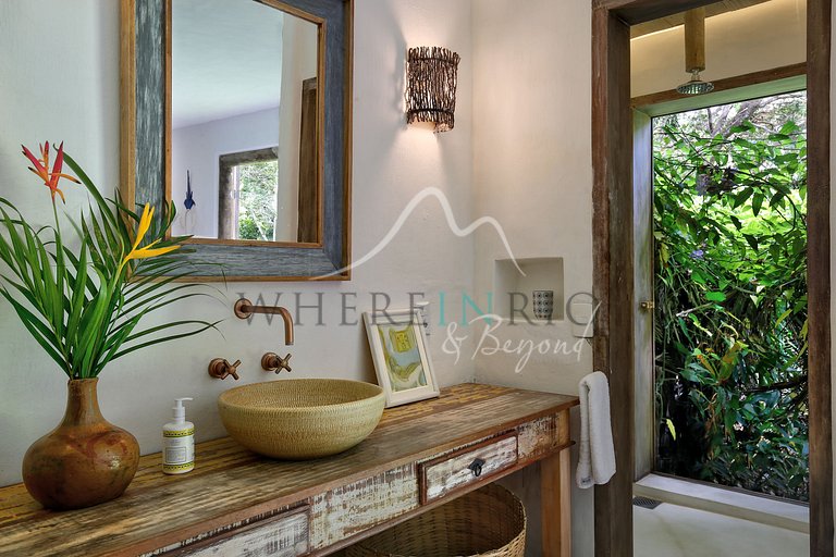 Retreat with pool and garden in Trancoso
