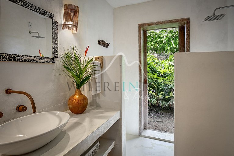 Retreat with pool and garden in Trancoso