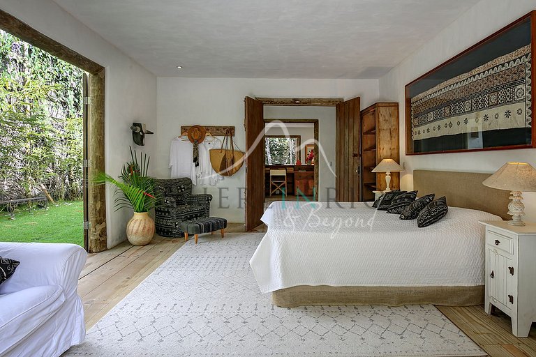 Retreat with pool and garden in Trancoso
