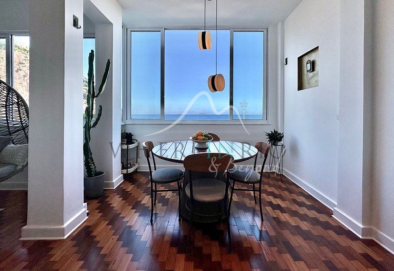 Apartment with sea view on Atlântica Ave.