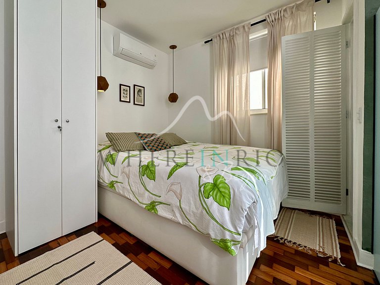 Apartment with sea view on Atlântica Ave.
