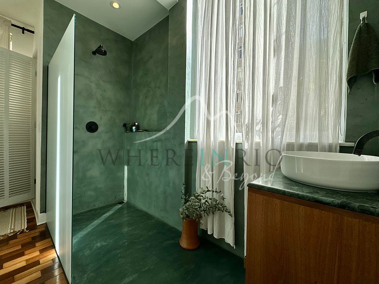 Apartment with sea view on Atlântica Ave.