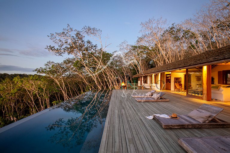 Exuberant home surrounded by nature in Trancoso